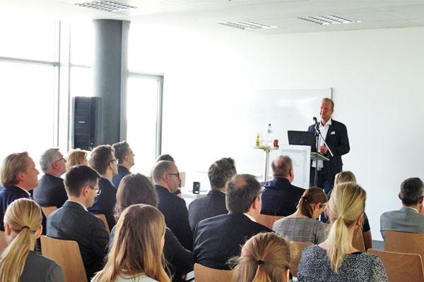 Da sein, wo die Kunden sind: ISM Symposium beleuchtet Omnichannel-Strategien Da sein, wo die Kunden sind: ISM Symposium beleuchtet Omnichannel-Strategien