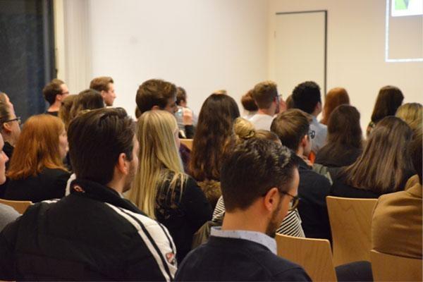 Agentur-Experten referieren beim Summit Digital Marketing zur Markenbildung, Manipulation und Digitalisierung Agentur-Experten referieren beim Summit Digital Marketing zur Markenbildung, Manipulation und Digitalisierung