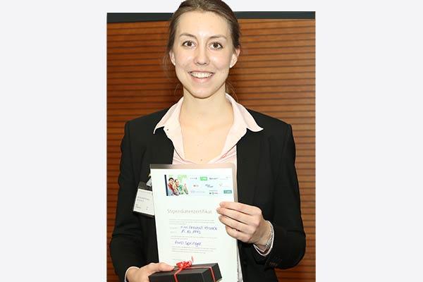 Join the best: ISM-Studentin erhält Stipendium