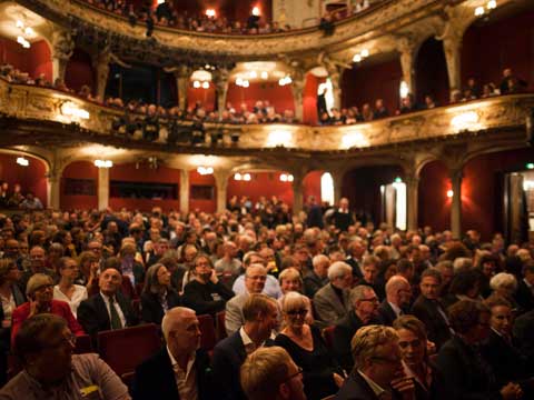 Im Fokus des Berliner Praxisprojekts standen die internationalen Gäste des Theaters (Foto: Moritz Haase). Im Fokus des Berliner Praxisprojekts standen die internationalen Gäste des Theaters (Foto: Moritz Haase).