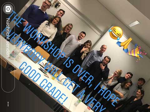 Workshop mit Spaßfaktor: Kunde und Studierende sind glücklich über die Zusammenarbeit. Workshop mit Spaßfaktor: Kunde und Studierende sind glücklich über die Zusammenarbeit.